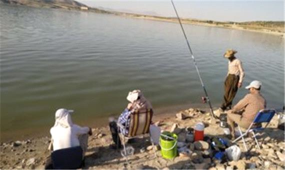 مسابقه ماهیگیری با قلاب در سقز برگزار شد