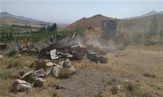 پنج باب ساخت و ساز غیرمجاز در منطقه حفاظت شده قروه تخریب شد