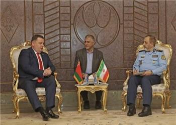 وزیر دفاع: ایران از گسترش همکاریهای دفاعی - صنعتی با بلاروس استقبال میکند
