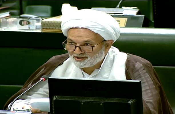 انتقاد نماینده قم از اعلام وصول نشدن تقاضاهای استیضاح وزرا