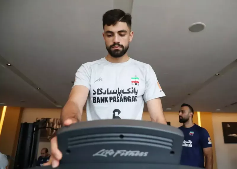 به همه حریفان مثل آمریکا و لهستان نگاه می‌کنیم