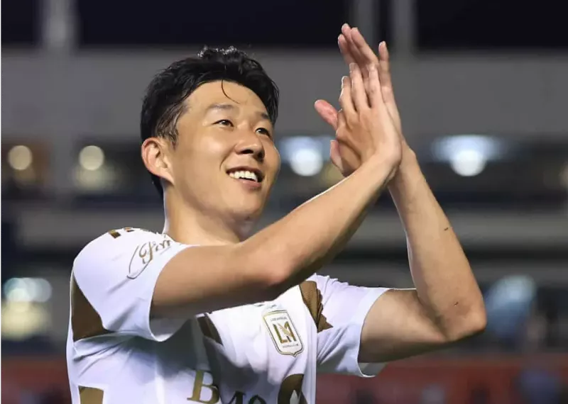 ستاره کره‌ای شانه به شانه لیونل مسی!