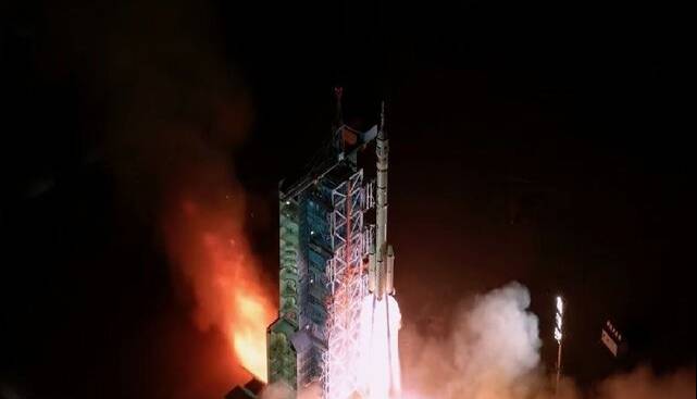 فضانوردان چین برای اقامت ۶ ماهه به فضا رفتند