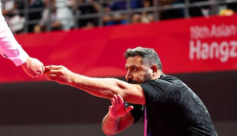 توضیح افلاکی درباره توصیه به حاجی‌موسایی برای بلند نشدن از زمین؛ «ادعای مقانلو کذب محض است»