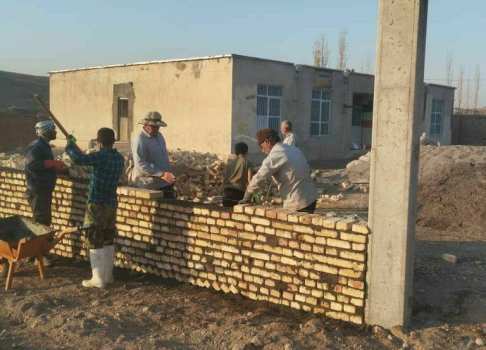 روایتی از همت مردم روستای قره‌بلاغ میانه در برپایی مدرسه‌ای برای فردا