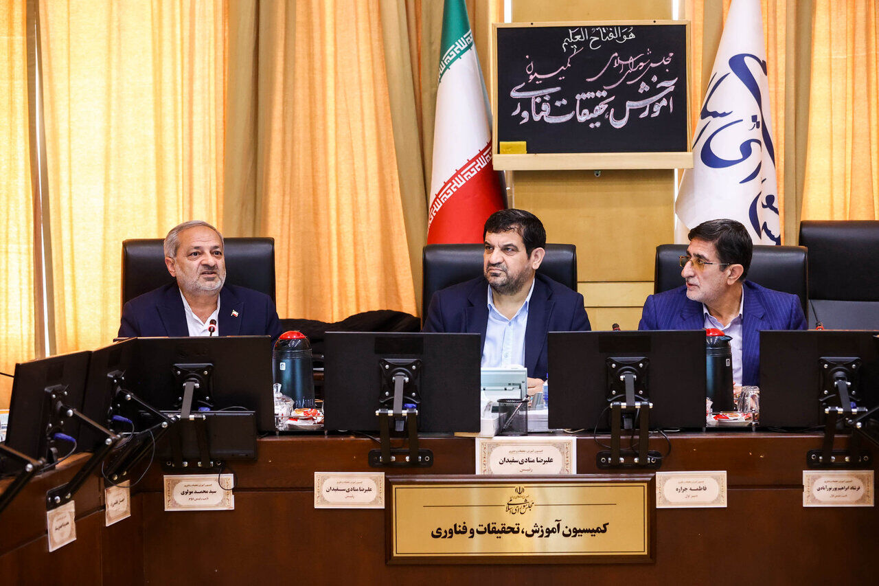 اکثر نمایندگان مجلس از توضیحات وزیر آموزش و پرورش قانع شدند