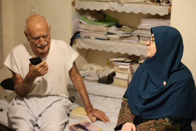 سخنگوی دولت با خیر مدرسه‌ ساز کرمانی دیدار کرد