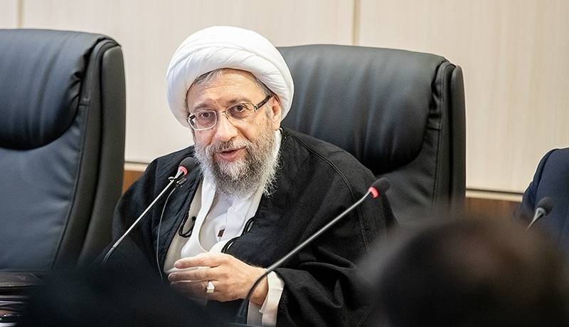 انتقادات آملی لاریجانی از بانک مرکزی؛ تأسیس بانک‌های خصوصی صددرصد غلط بود