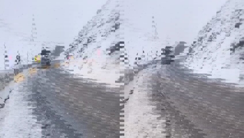 بارش برف در محور پاوه به نودشه