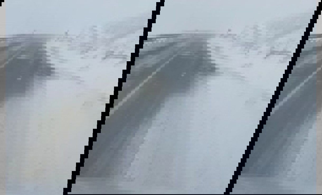 بارش برف در محور قروه - همدان