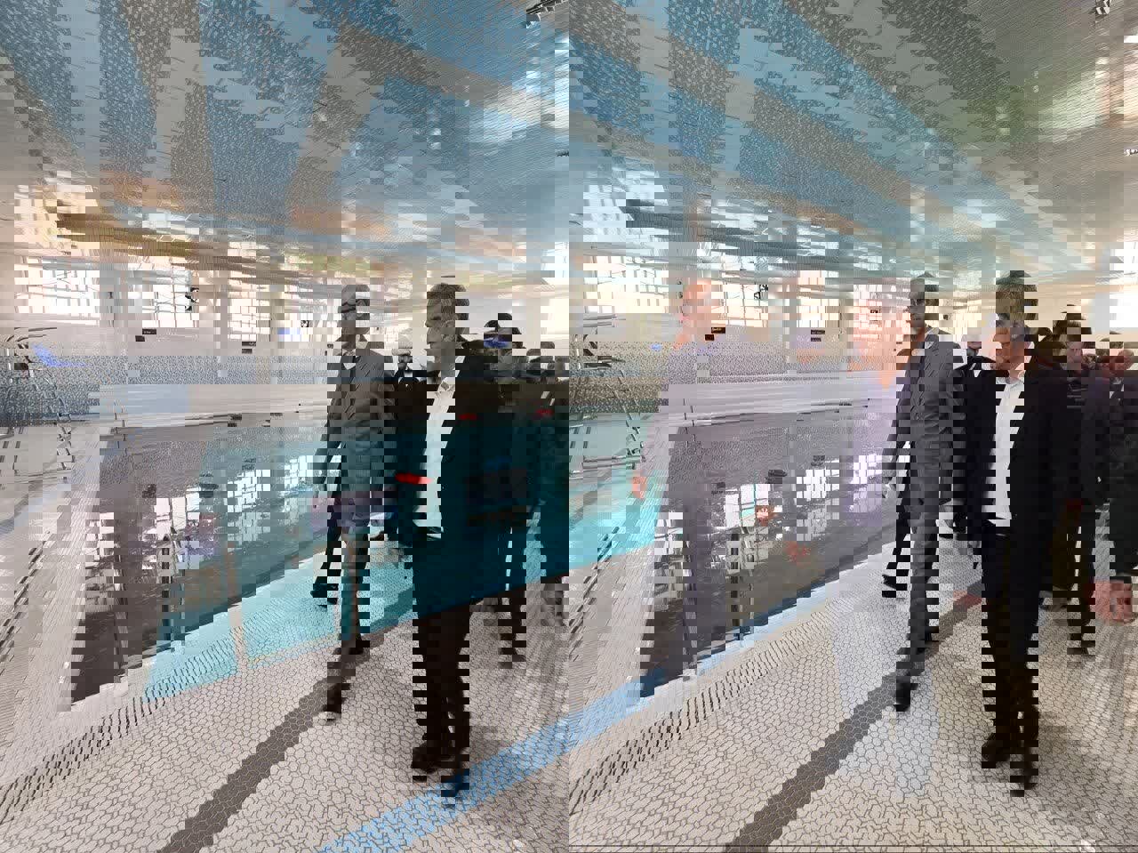 استخر دانش‌آموزی دالاهو با حضور استاندار کرمانشاه افتتاح شد