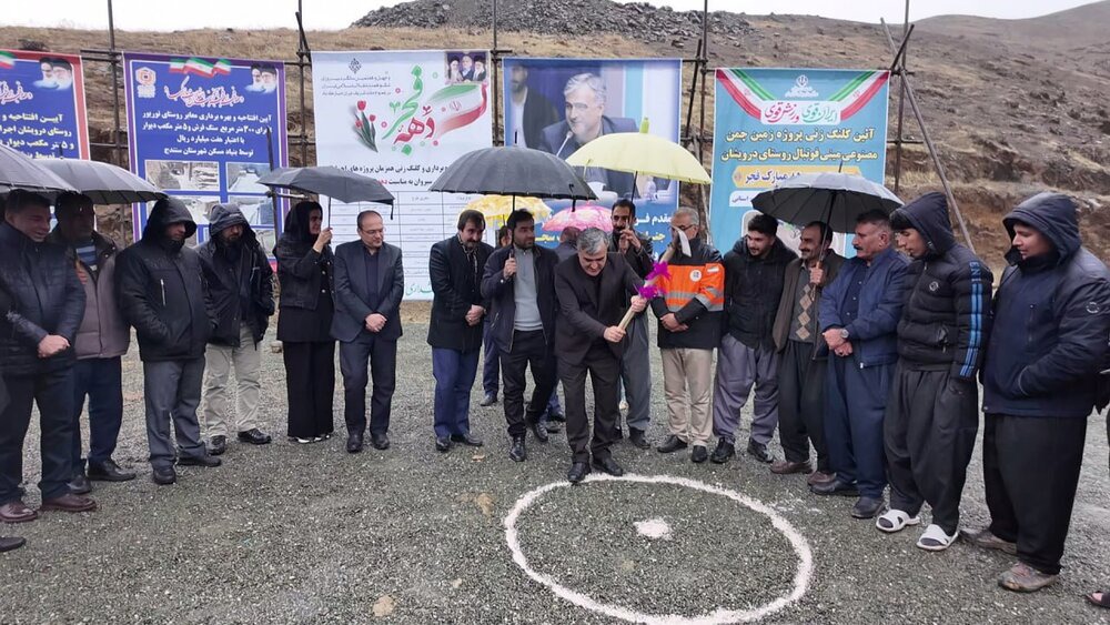 فرماندار سنندج: توسعه فضاهای ورزشی روستایی نقش مهمی در سلامت و نشاط اجتماعی دارد