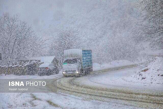 تردد در گردنه «ژالانه» کردستان تنها با زنجیرچرخ امکان‌پذیر است