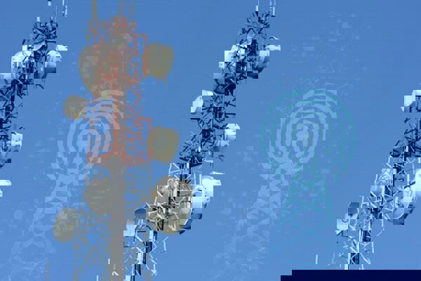 فرماندار سنقروکلیایی: تخریب فیبر نوری در بیستون عامل قطعی ارتباطات بود