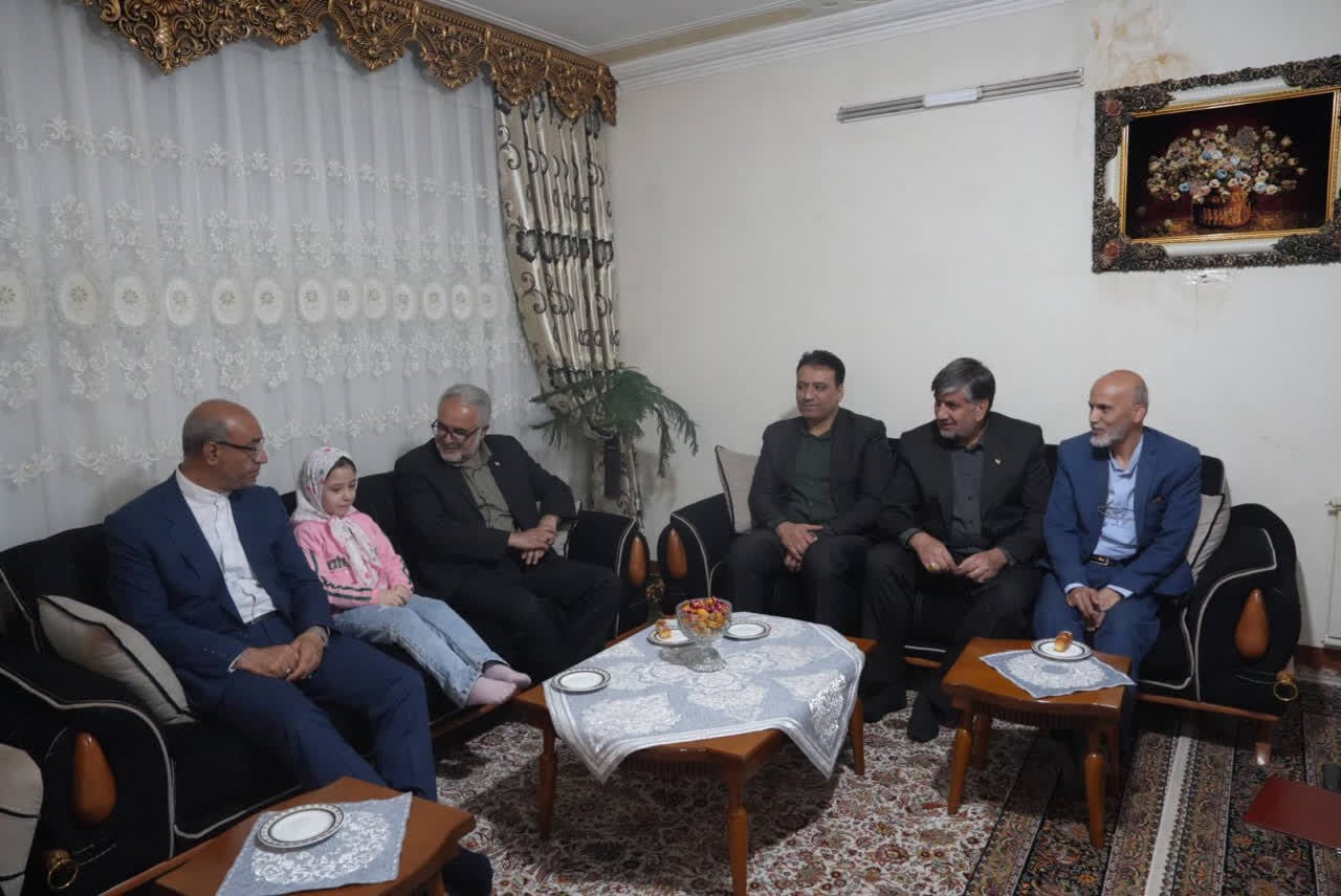 دیدار استاندار کرمانشاه با خانواده شهیدان «محمدرضا قارلقی» و «نیما ایزدی‌آرا»