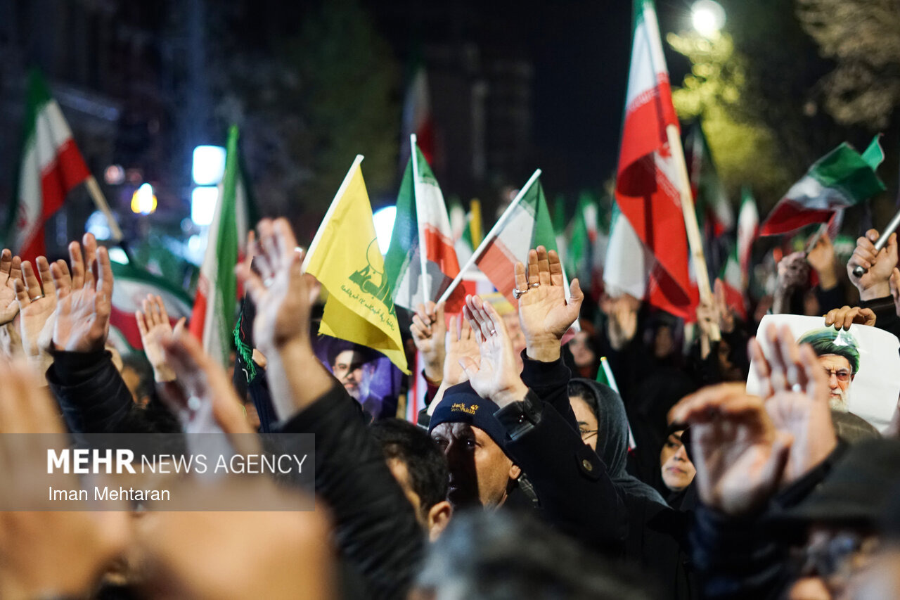 گرامیداشت یاد و نام ۹ شهید دانشمند هسته‌ای در اجتماع شبانه کرمانشاه