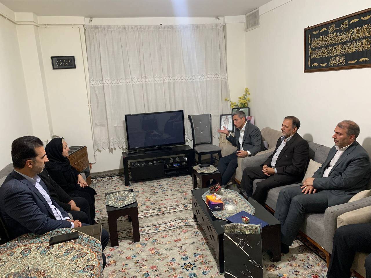 دیدار نماینده ویژه رئیس مجلس با خانواده شهدای جنگ رمضان در کردستان