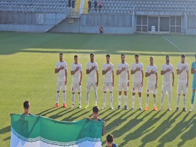 پخش سرود ایران و اهتزاز پرچم ایران قبل از دیدار با گامبیا