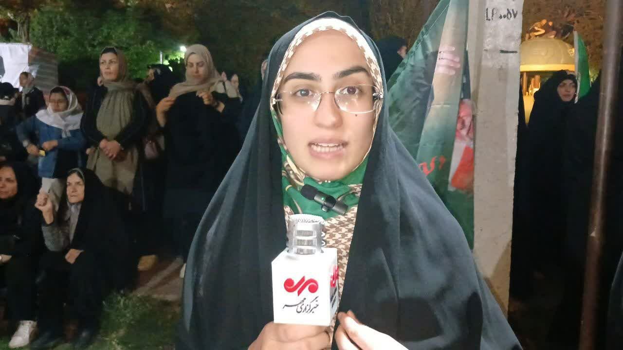 جوانان گروسی در تجمعات خیابانی پیام وفاداری به انقلاب را مخابره کردند