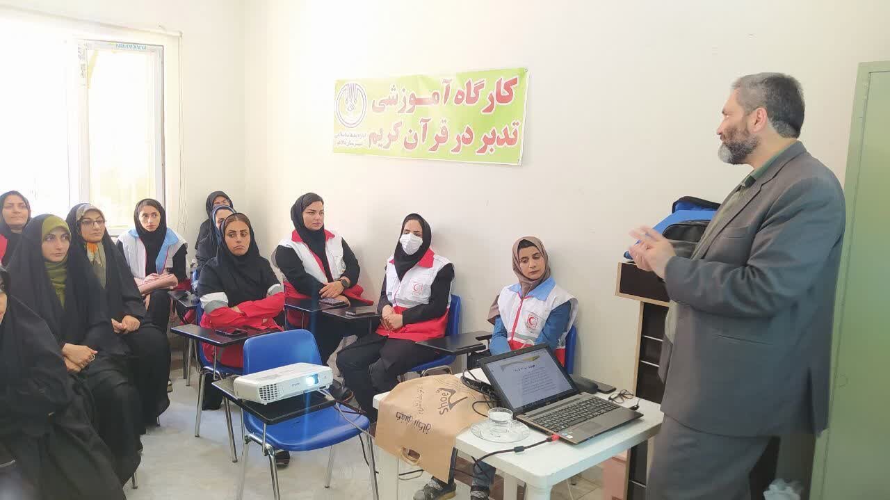 دوره آموزشی «تدبر در قرآن» در دالاهو برگزار شد