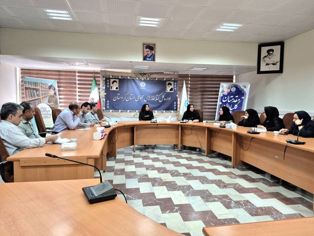 بررسی رمان «چشم‌هایش» در نشست «دوشنبه‌ها به وقت معرفی کتاب» در کردستان