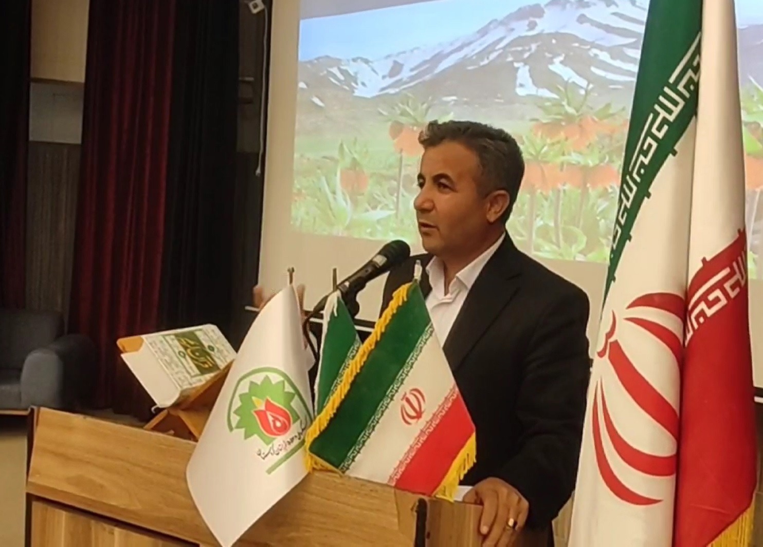 آسفالت‌ریزی معابر ۱۵ روستای دیواندره در سال جاری انجام می‌شود