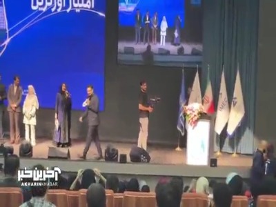 تقدیر از شیا رایل ویتسیت بازیکن آمریکایی تیم زنان بسکتبال استقلال که به تازگی مسلمان شده  به عنوان امتیاز آورترین بازیکن