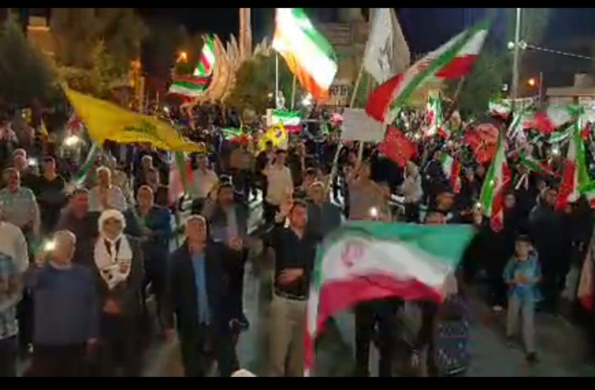 صدمین شب ایستادگی؛ طنین شعار مرگ بر آمریکا و مرگ بر اسرائیل در قروه