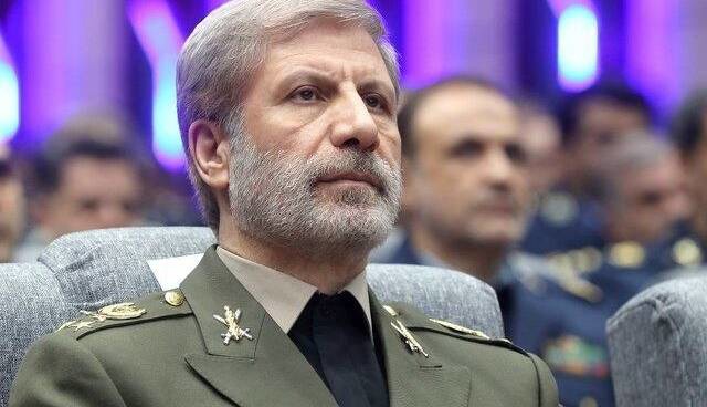 فرمانده کل ارتش: راه شهیدان در دفاع از کشور، تا انتقام خون پاک‌شان ادامه خواهد داشت