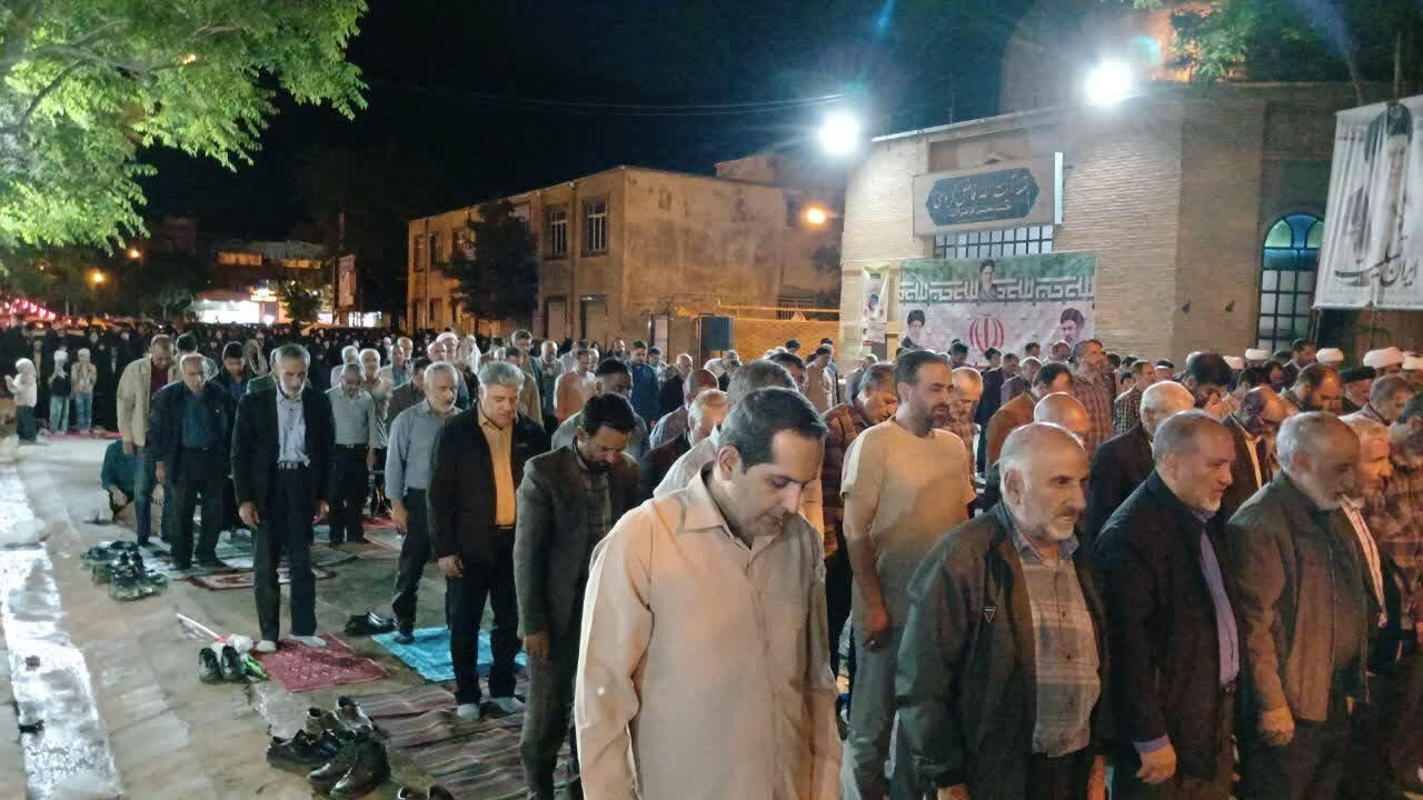 اقامه نماز استغاثه به درگاه امام زمان(عج) در بیجار
