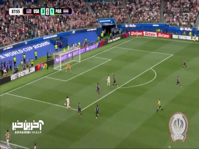 ضربه بی دقت سانابریا از بالای دروازه به بیرون رفت