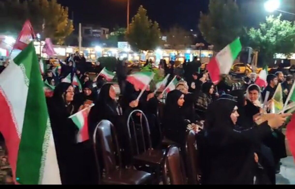 تداوم تجمع مردم مریوان در حمایت از میهن اسلامی در شب‌های محرم