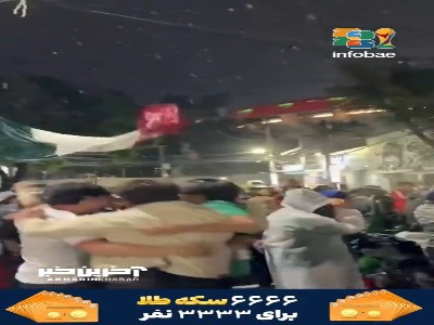 شادی از ته دل هواداران مکزیکی در بیرون ورزشگاه آزتکا بعد از گل «رائول خمینز» به اکوادور