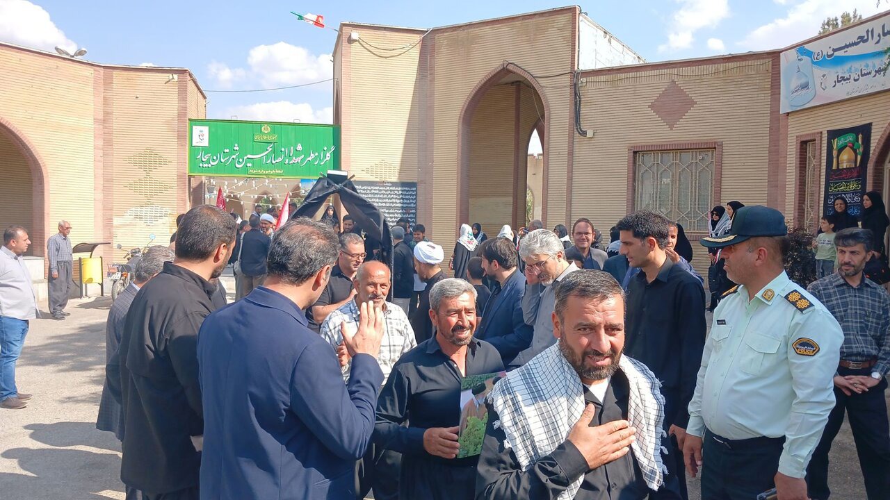 کاروان ۱۵۰ نفره بیجار راهی تهران شد