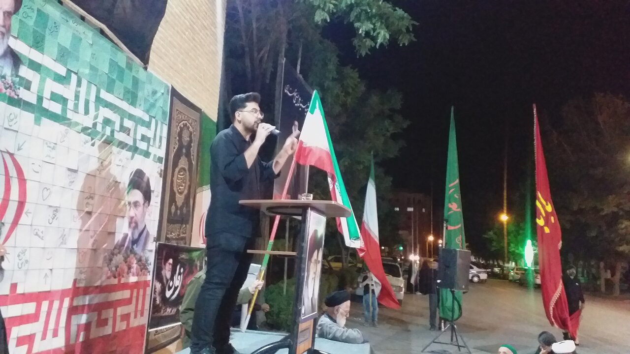 مردم دیار گروس همزمان با تشییع رهبر شهید به سوگ نشستند