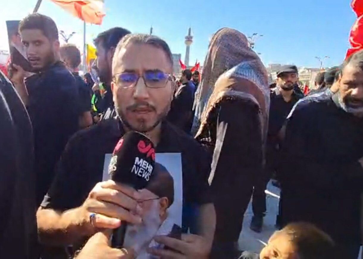 حضور زائران عراقی در مراسم تشییع رهبر شهید در مشهد