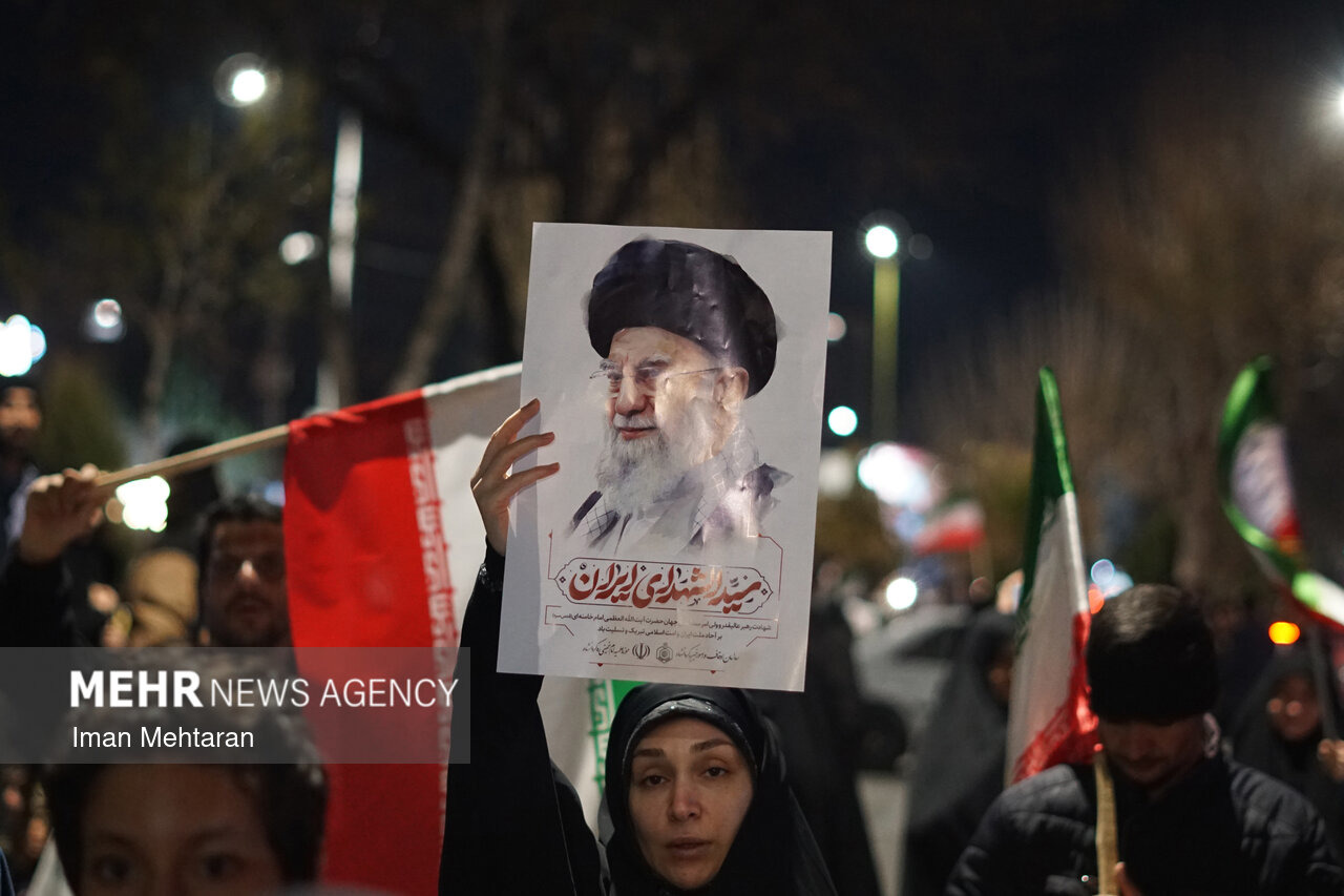 فریاد خونخواهی رهبر شهید در اجتماع مردم کرمانشاه طنین‌انداز شد