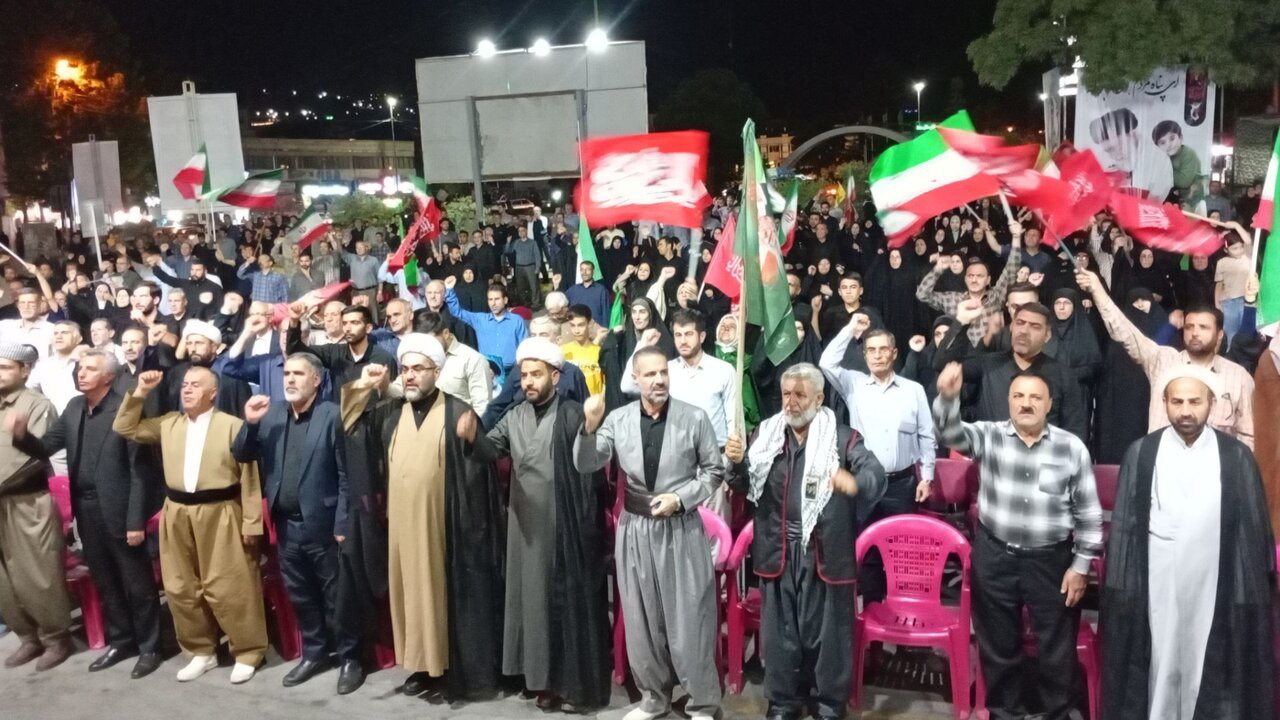 تکرار حماسه حضور در شهر سنندج با طنین شعارهای استکبارستیزی