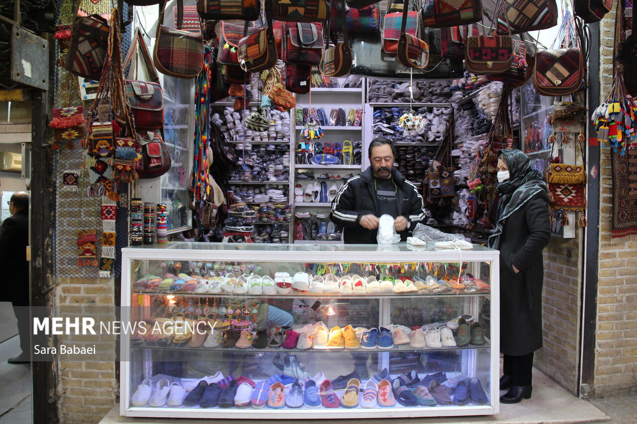 ۲۵ غرفه صنایع‌دستی در مسیر بازگشت زائران اربعین کرمانشاه برپا شد