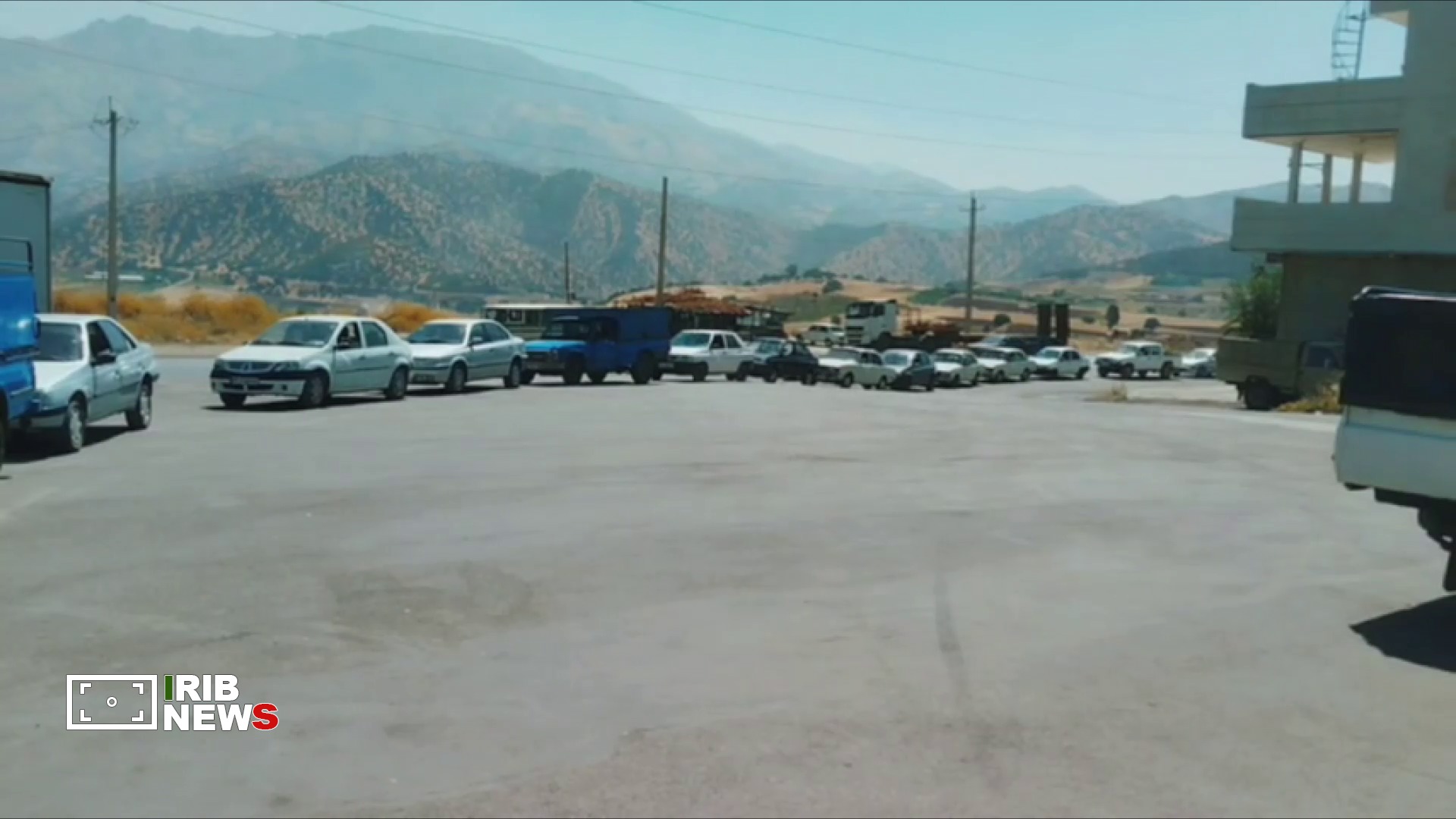 صف‌های طولانی بنزین و گلایه مردم سروآباد از کمبود سوخت