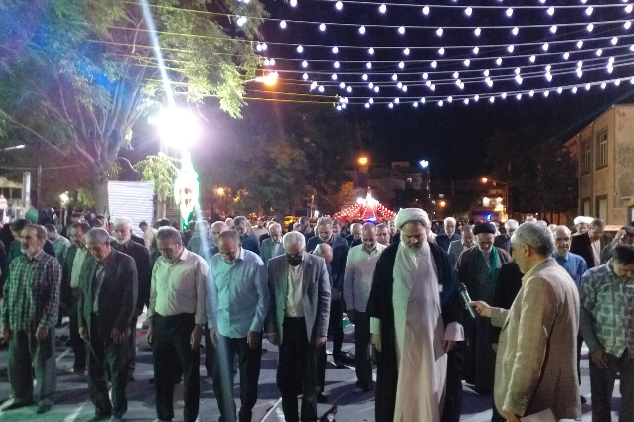 اقامه نماز استغاثه به درگاه امام زمان(عج) در بیجار