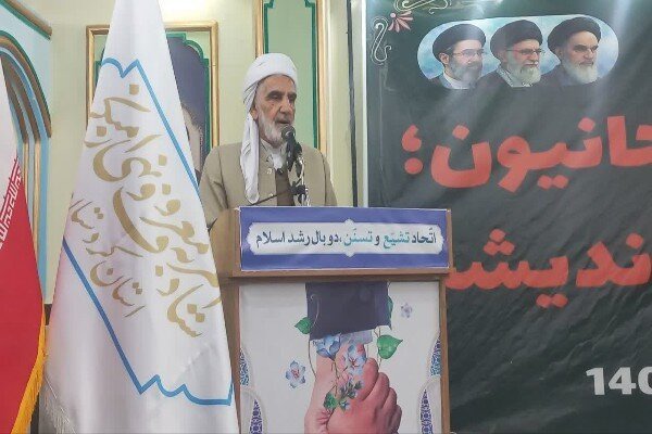 ماموستا رستمی: علما پرچمدار حفظ وحدت و هدایت جامعه اسلامی هستند