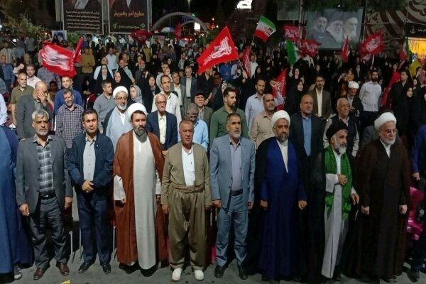 دویست و پنجمین شب ایستادگی مردم سنندج در حمایت از وطن