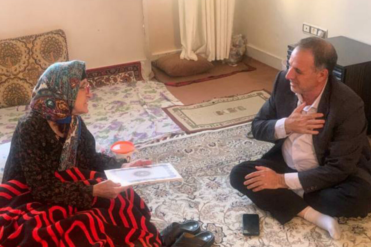 شهیدی: خدمت‌رسانی به خانواده شهدا و ایثارگران باید مستمر باشد