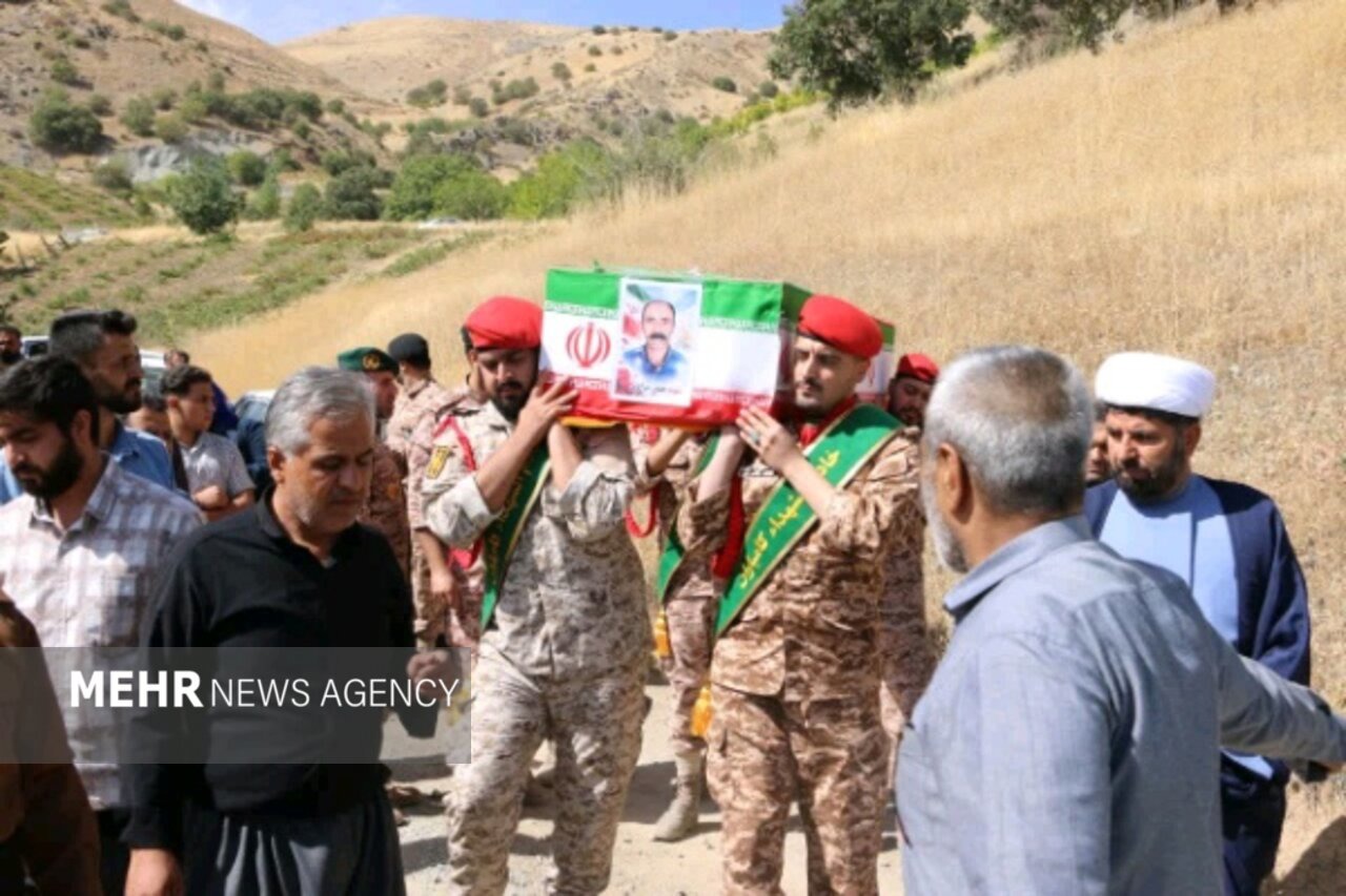 کامیاران به استقبال شهید حیدر مرادی رفت؛پیکر شهید در زادگاهش آرام گرفت