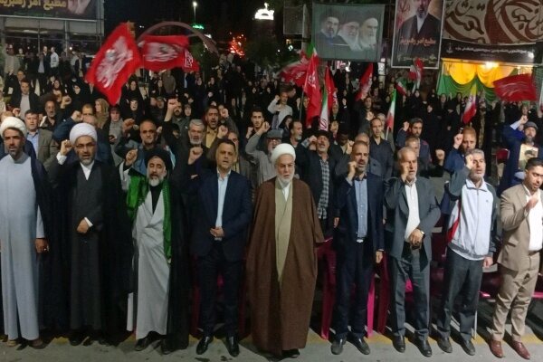 اجتماع شبانه سنندجی‌ها جلوه‌ای از وحدت و همدلی مردم