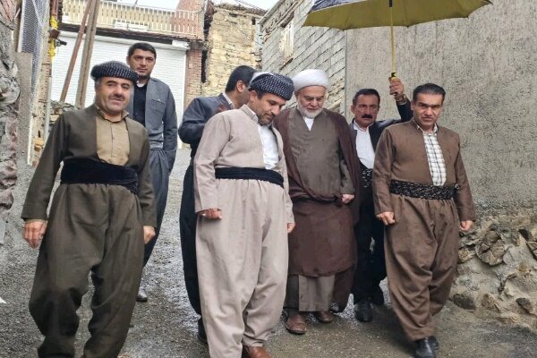 تقدیر نماینده ولی‌فقیه در کردستان از علمای اهل سنت روستای انجمنه